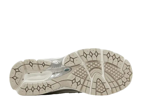 New Balance 1906R Silver Metallic Sea Salt Bottom