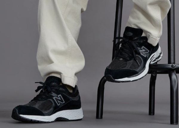 New Balance 2002R Black Gunmetal