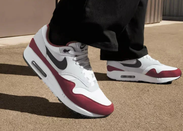 Nike Air Max 1 Dark Team Red Outfit