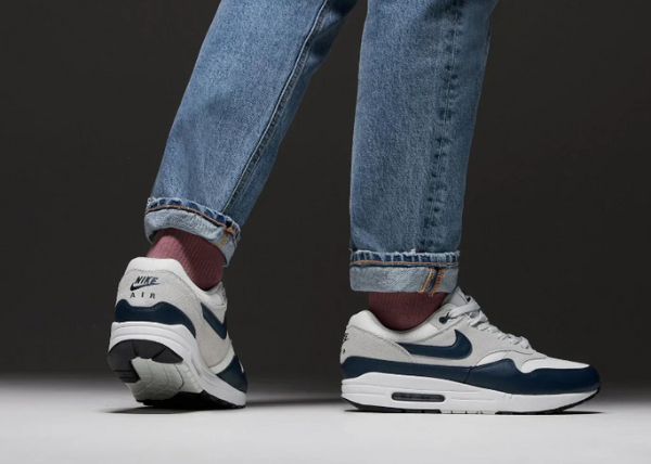 Nike Air Max 1 Essential Summit White Armory Navy Outfit
