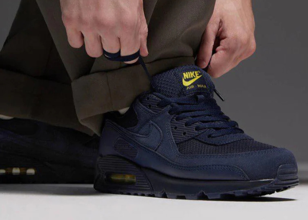 Nike Air Max 90 Obsidian Lightning Outfit