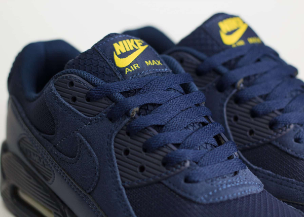 Nike Air Max 90 Obsidian Lightning Outfit