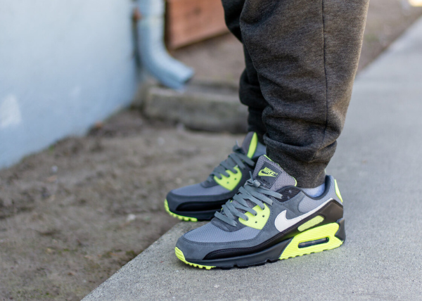 Nike Air Max 90 Smoke Grey Light Lemon Twist Outfit