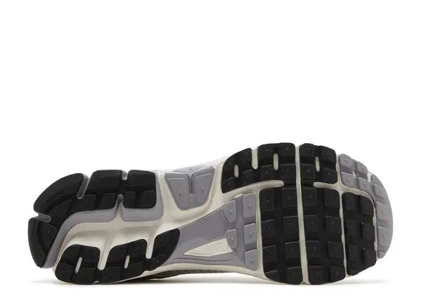 Nike Zoom Vomero 5 Platinum Tint Metallic Gold Bottom