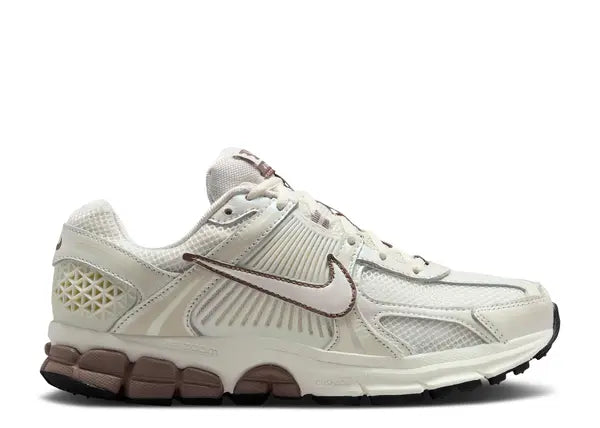 Nike Zoom Vomero 5 Sail Mink Brown Black Side