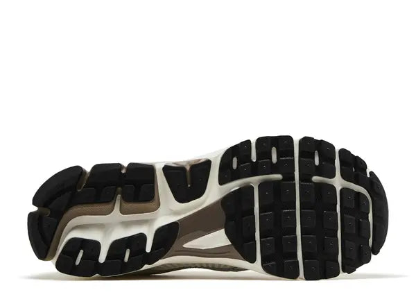Nike Zoom Vomero 5 Sail Mink Brown Black Bottom