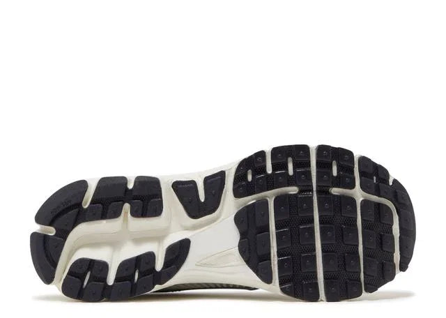 Nike Zoom Vomero 5 Photon Dust Metallic Silver Bottom