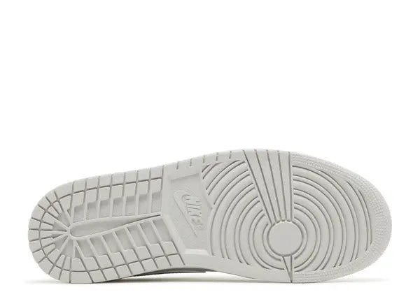 Jordan 1 Low OG Metallic Silver Bottom