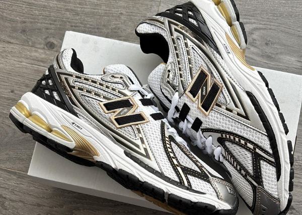 New Balance 1906R White Metallic Gold Outfit