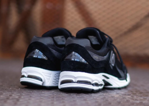 New Balance 2002R Black Gunmetal