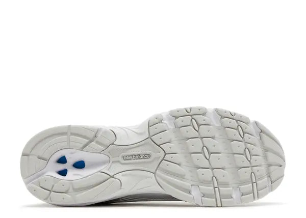 New Balance 530 Moonbeam Silver Metallic Bottom