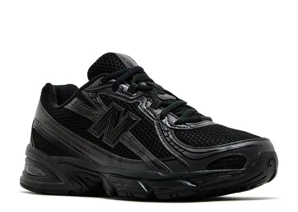 New Balance 740 Triple Black Front