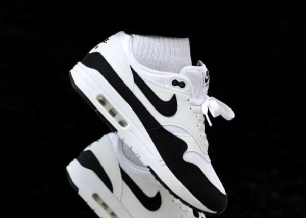 nike airmax one white