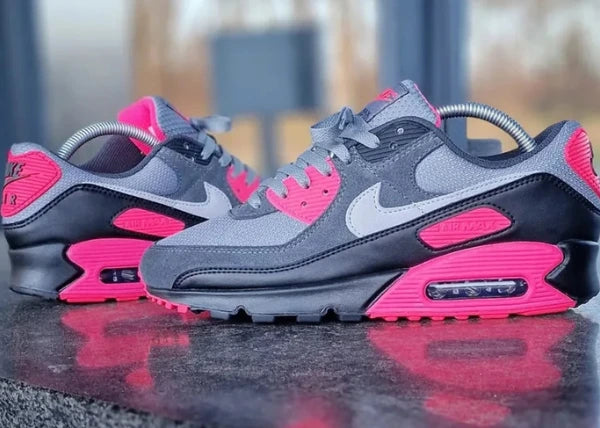 Nike Air Max 90 Wolf Grey Hyper Pink Outfit