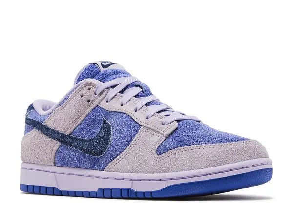 Nike Dunk Low SE Hydrangeas Front