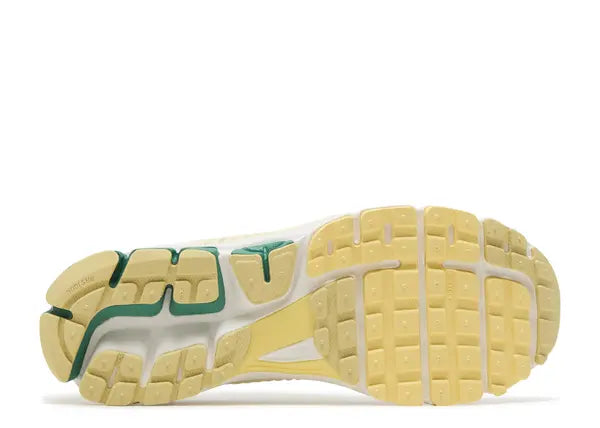 Nike Zoom Vomero 5 Malachite Alabaster Bottom
