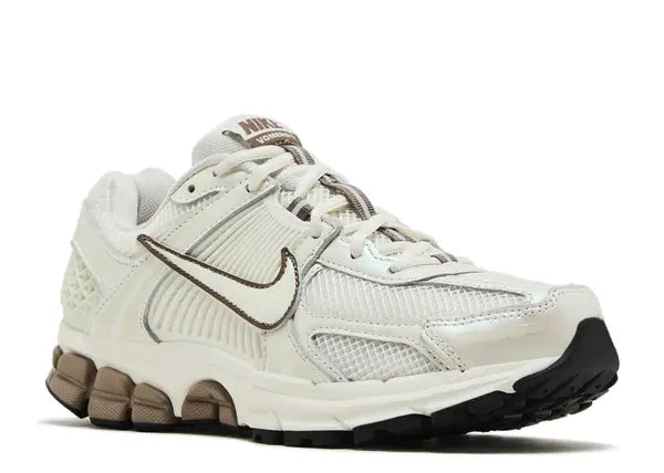 Nike Zoom Vomero 5 Sail Mink Brown Black Front